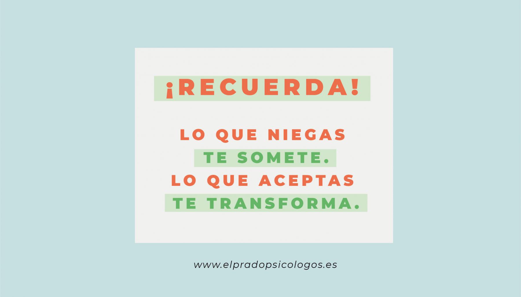 Imagen frase lo que aceptas se transforma